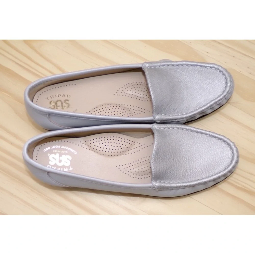 SAS Simplify Slip On Tripad Loafers Womens Silver Cloud Size 8 M Leather‎ NEW